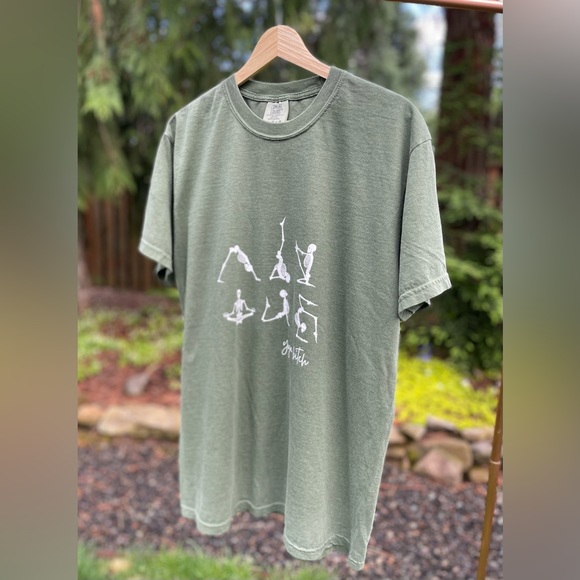 Grateful Dead Yoga Bitch Skeleton Yoga Oversized Shortsleeve Tee NWT - Picture 2 of 8